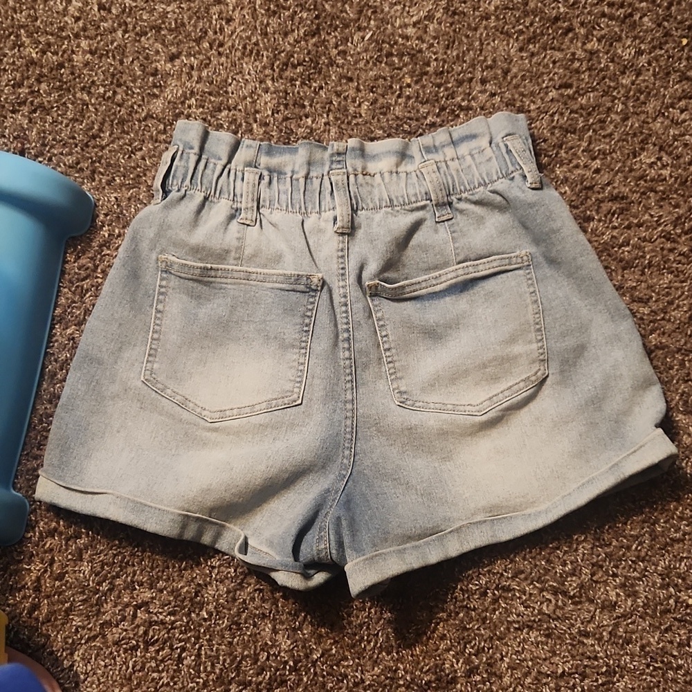 ♡No Boundaries high waisted shorts size 7-9 - Picture 2 of 2